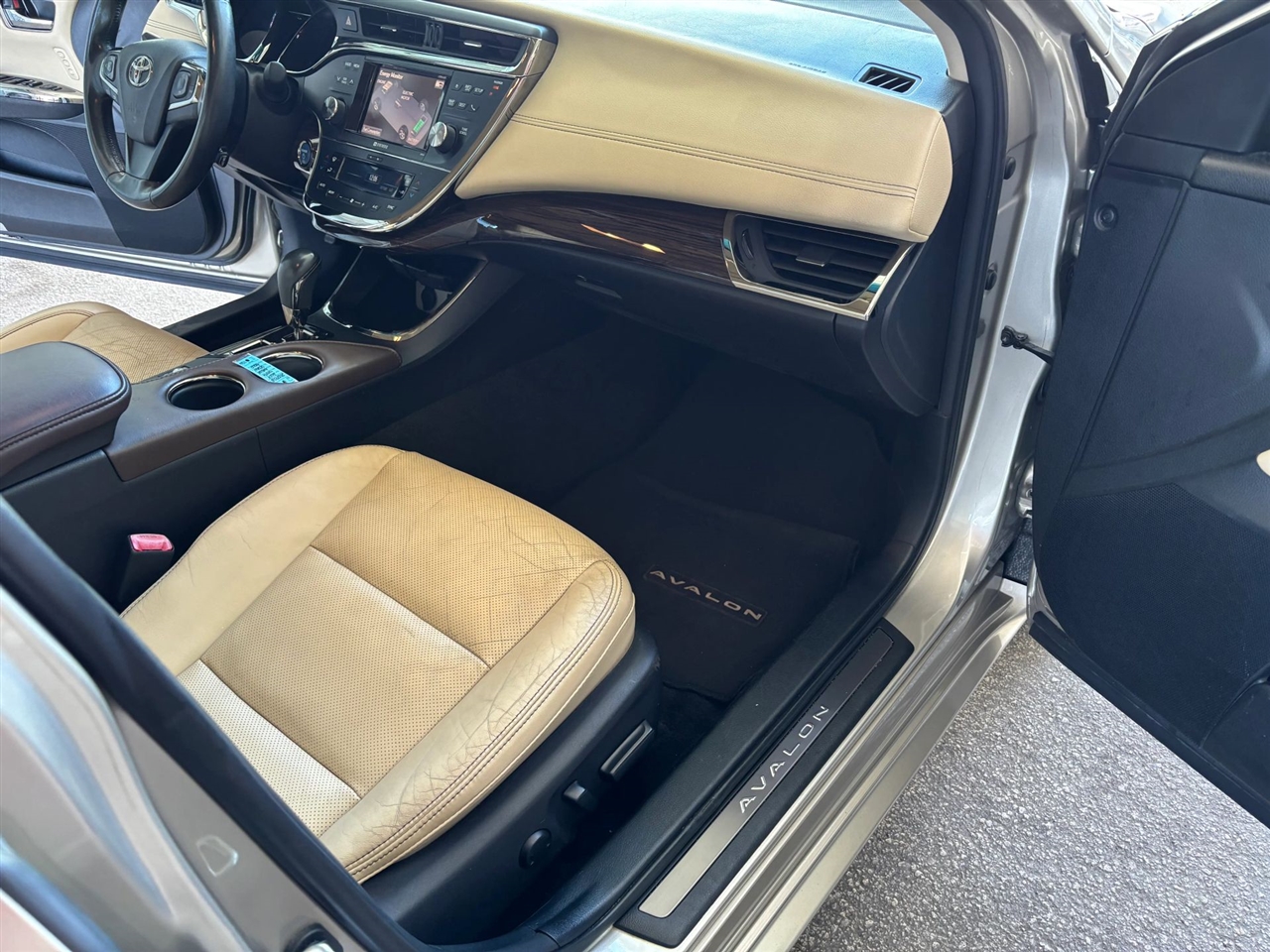 Toyota Avalon Hybrid Limited 2014