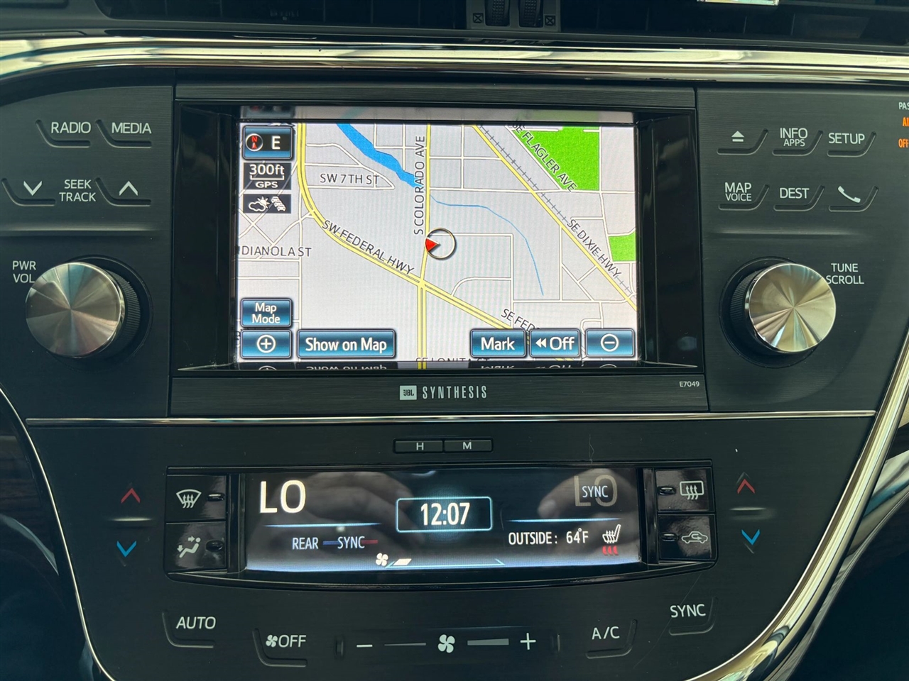 Toyota Avalon Hybrid Limited 2014