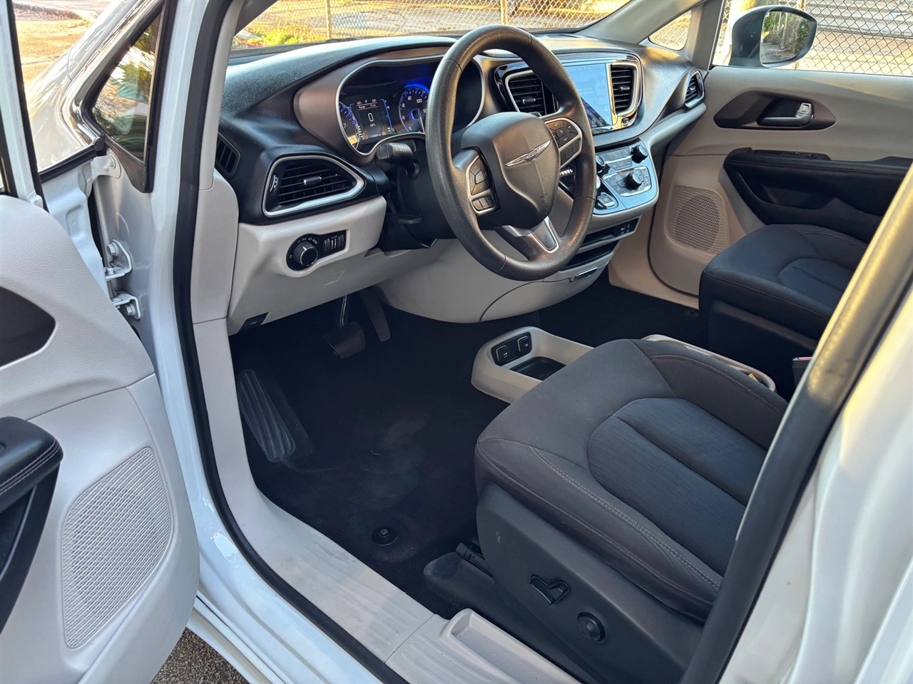 Chrysler Pacifica Touring 2017