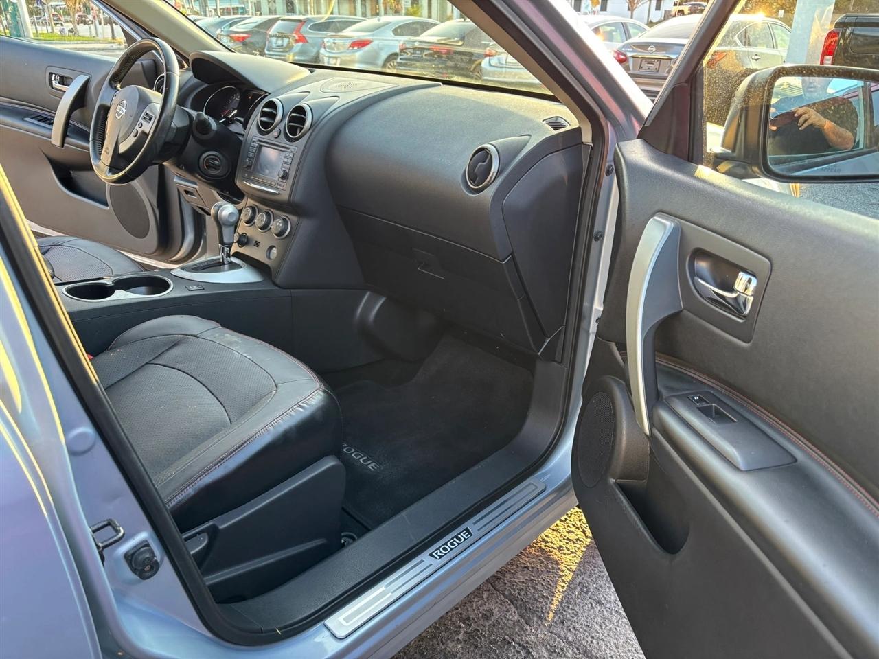 Nissan Rogue SV FWD 2012