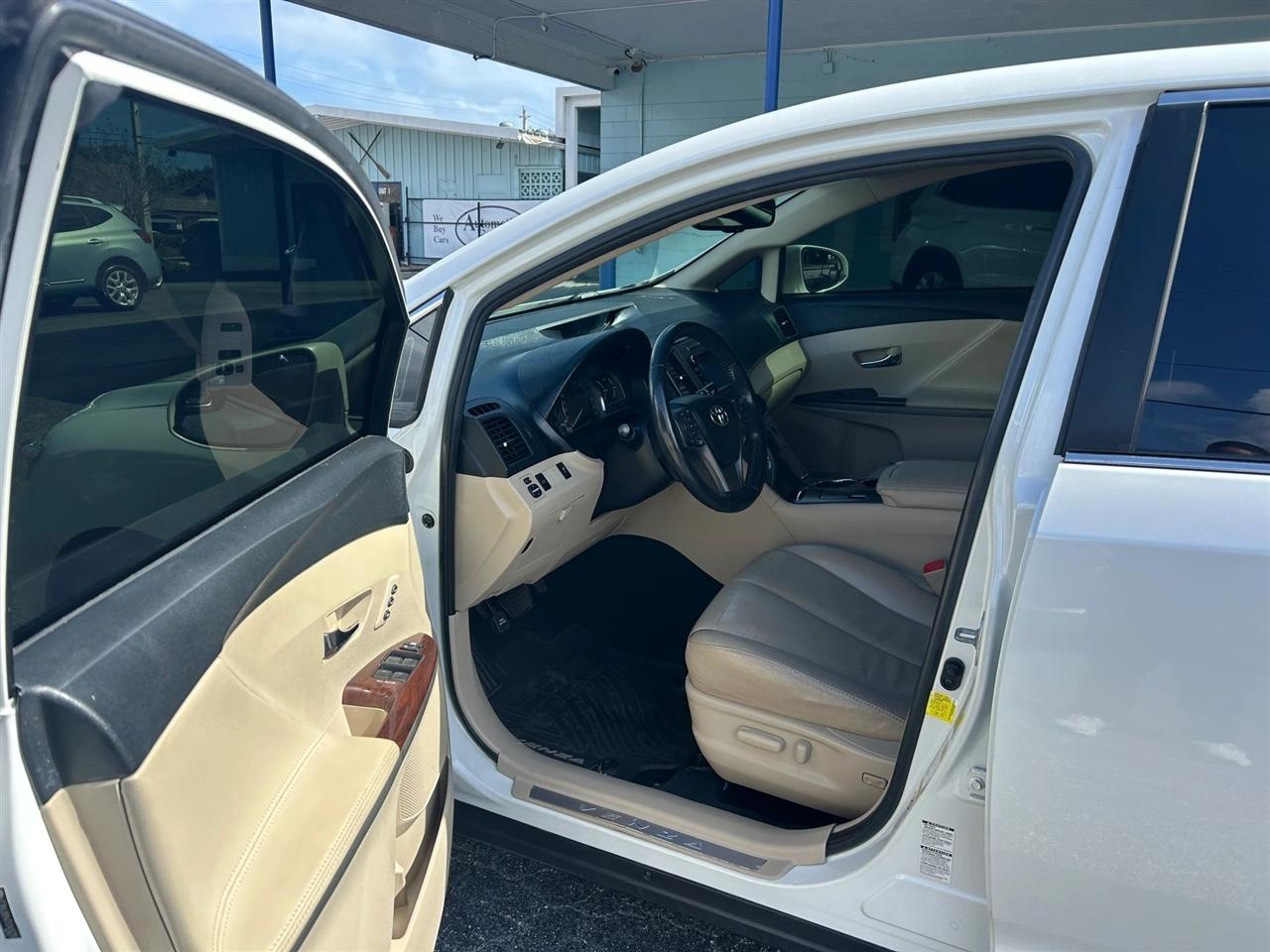 Toyota Venza XLE I4 AWD 2013