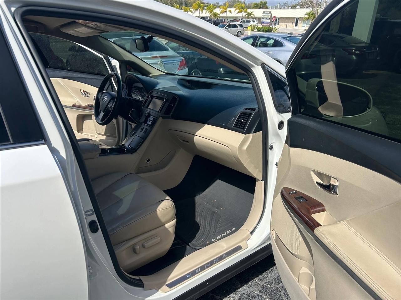 Toyota Venza XLE I4 AWD 2013