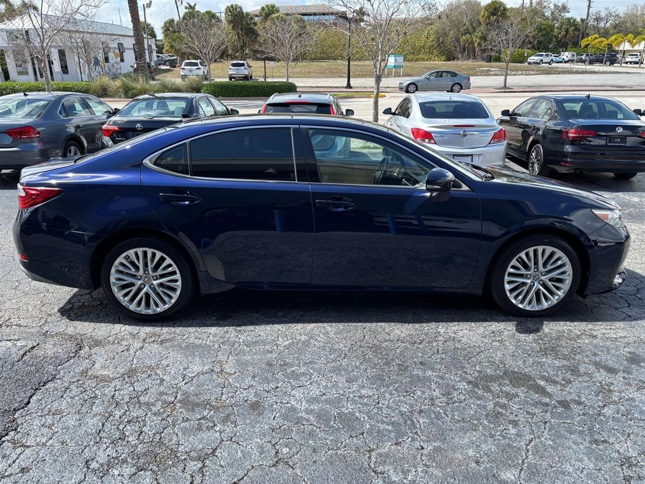 Lexus ES 350 Sedan 2013