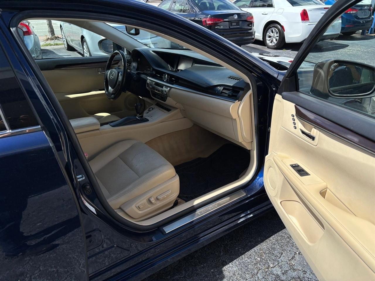 Lexus ES 350 Sedan 2013