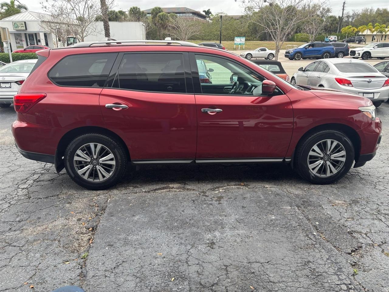 Nissan Pathfinder SV 2WD 2017