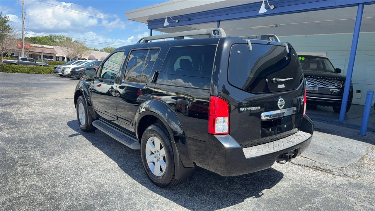 Nissan Pathfinder SE 4WD 2010