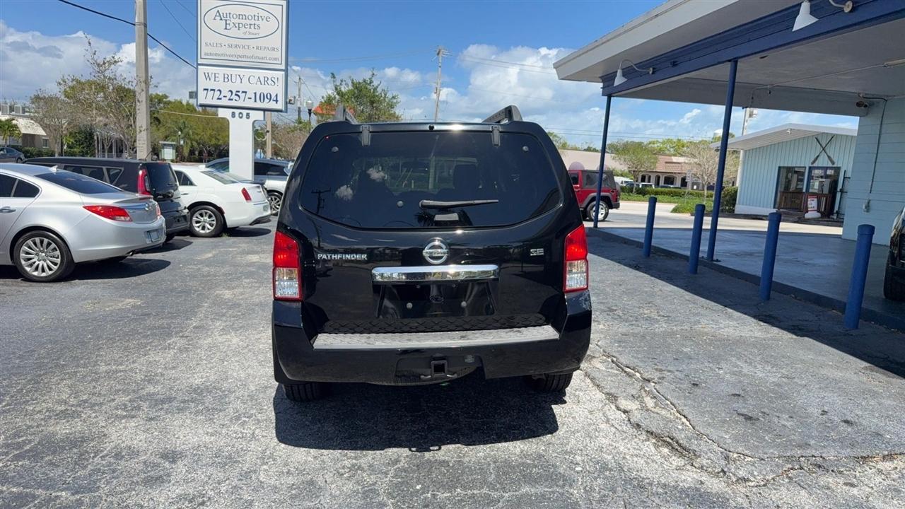 Nissan Pathfinder SE 4WD 2010