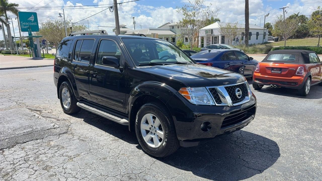 Nissan Pathfinder SE 4WD 2010