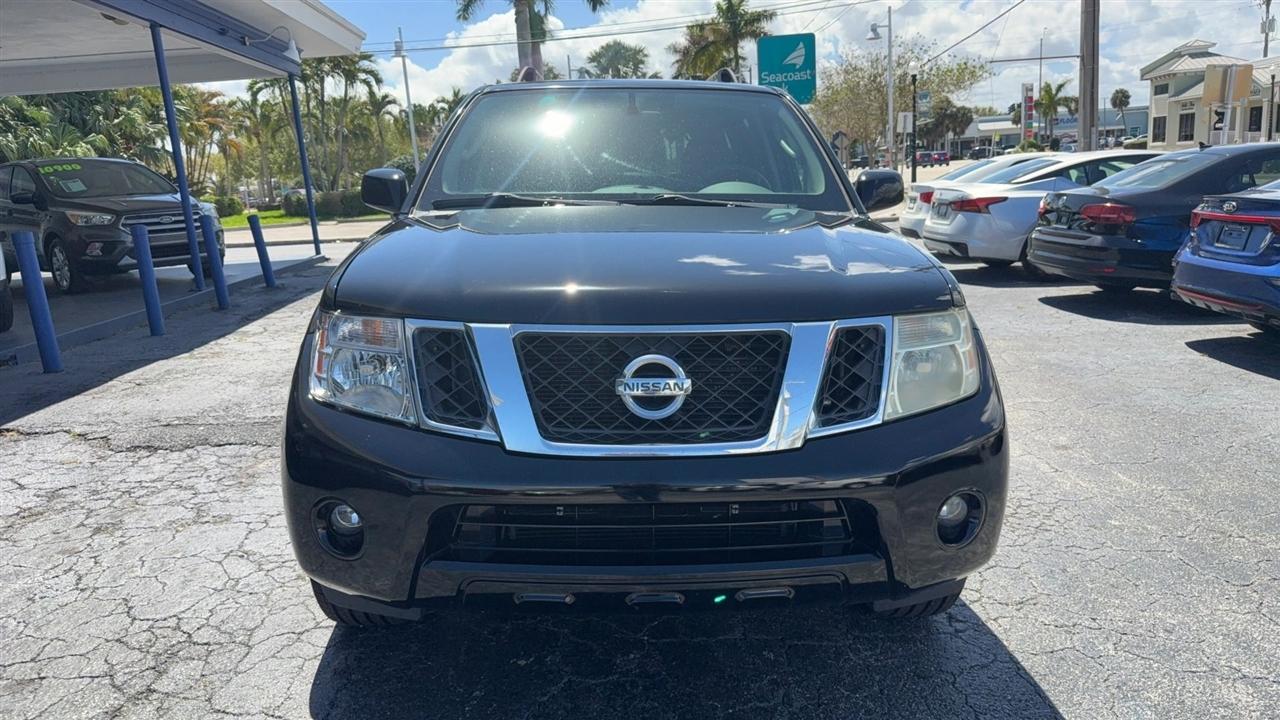Nissan Pathfinder SE 4WD 2010
