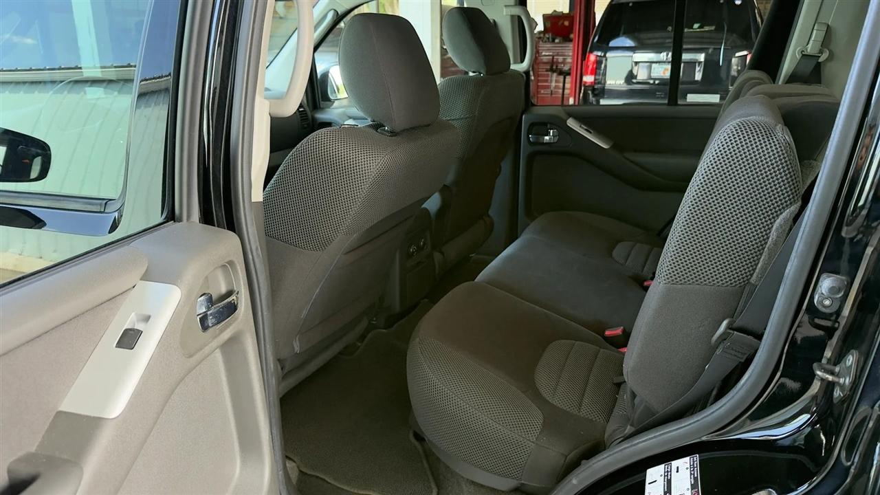 Nissan Pathfinder SE 4WD 2010