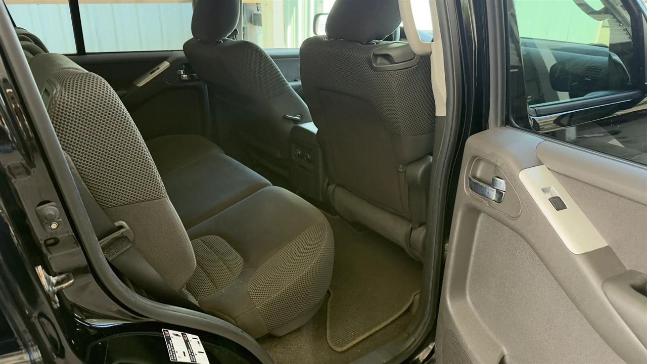 Nissan Pathfinder SE 4WD 2010