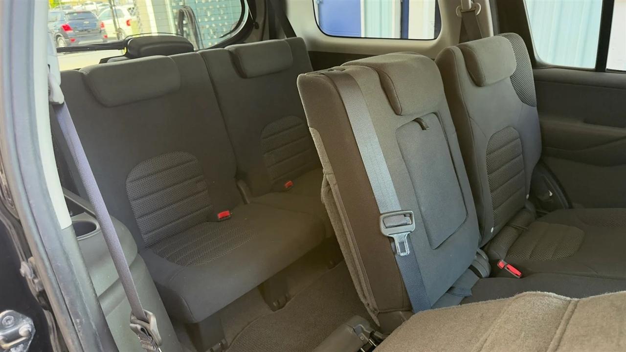 Nissan Pathfinder SE 4WD 2010