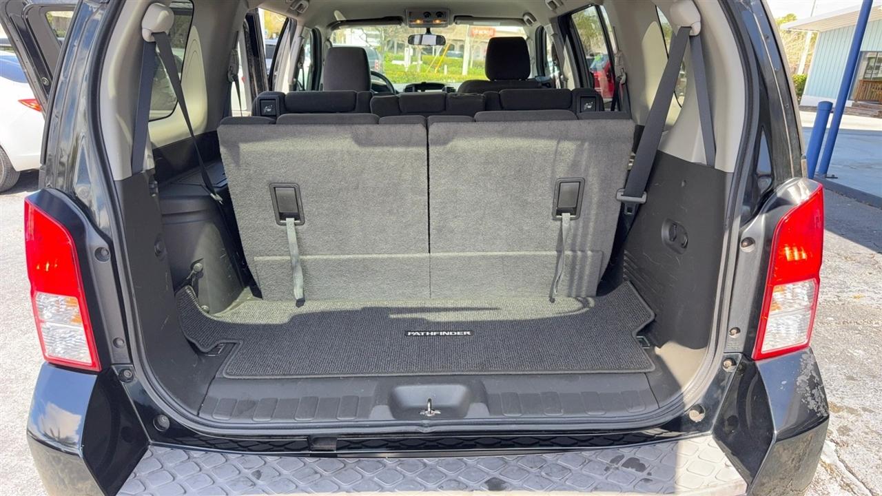 Nissan Pathfinder SE 4WD 2010