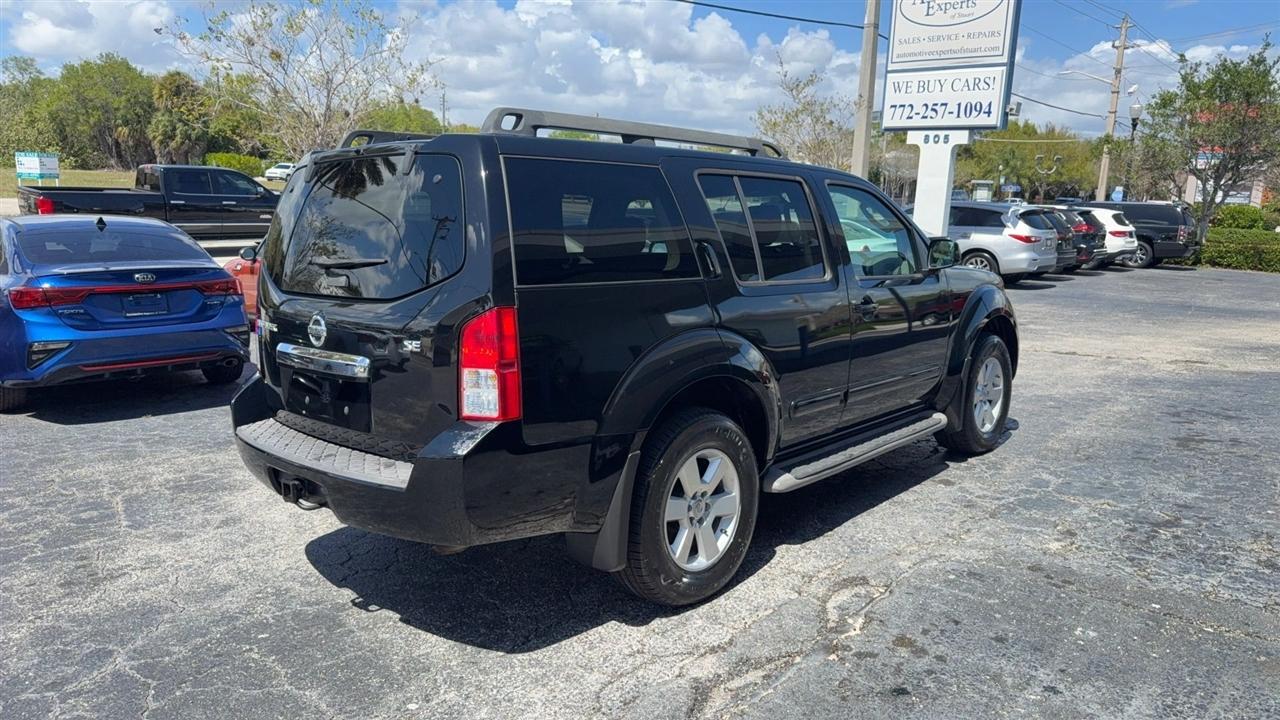 Nissan Pathfinder SE 4WD 2010