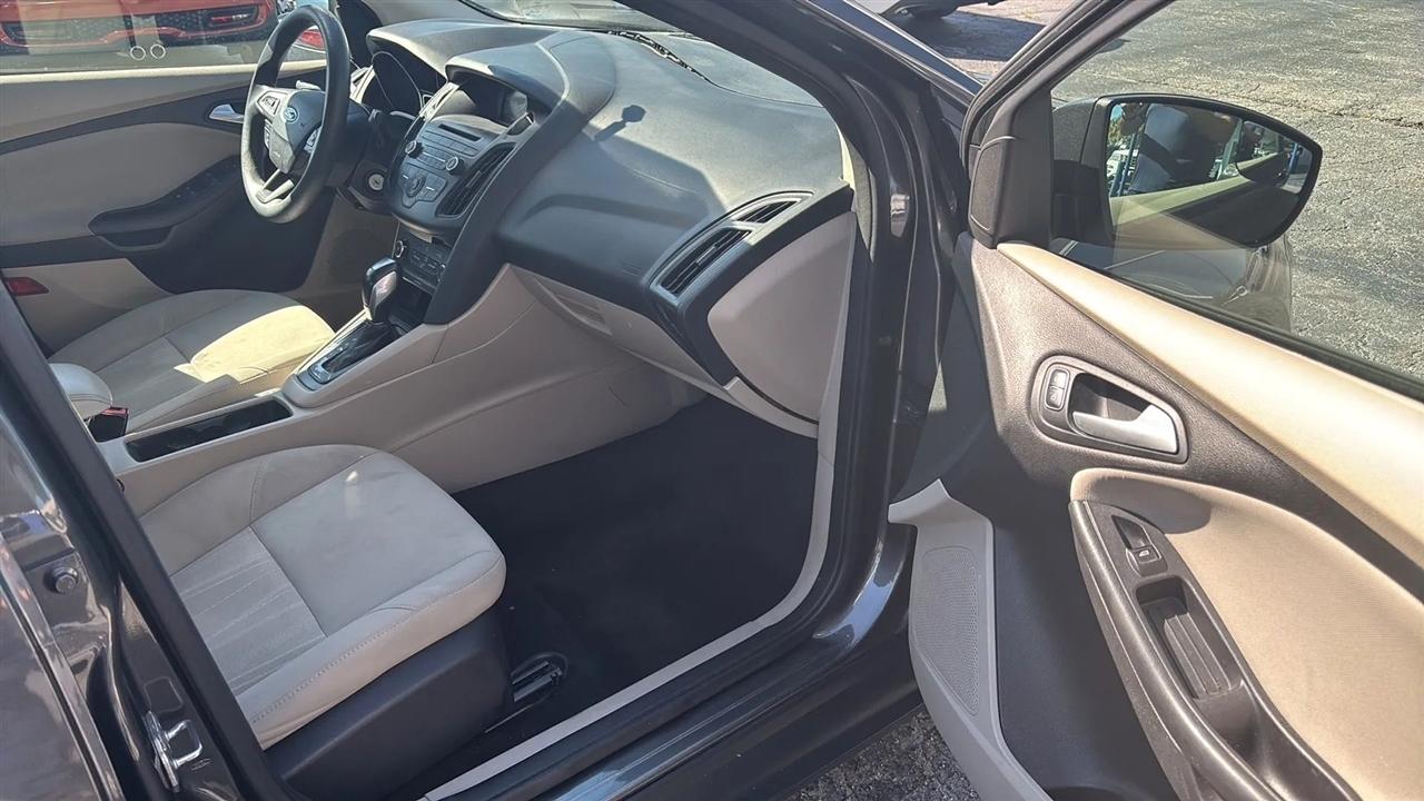 Ford Focus SE Sedan 2015