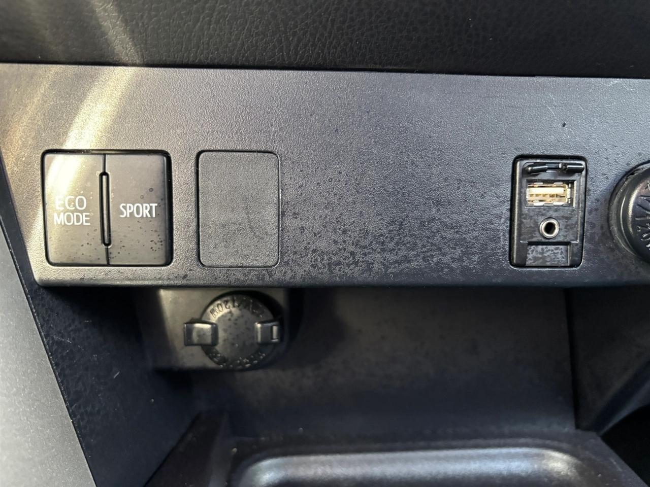 Toyota RAV4 LE FWD 2017