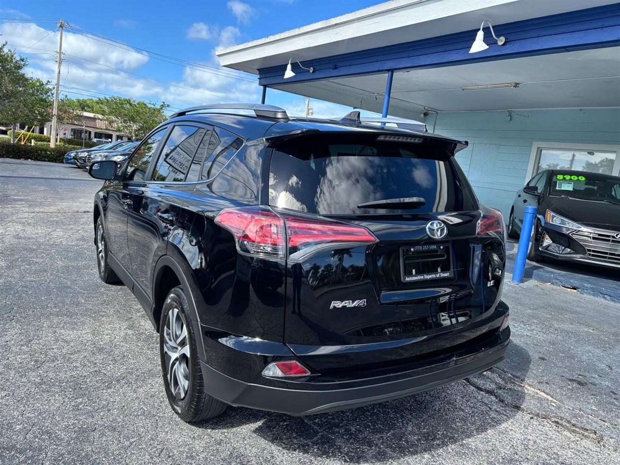 Toyota RAV4 LE FWD 2017