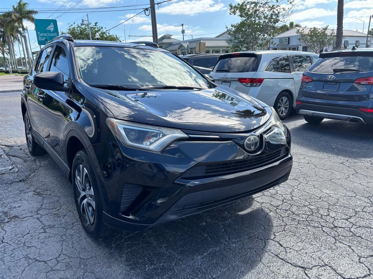 Toyota RAV4 LE FWD 2017