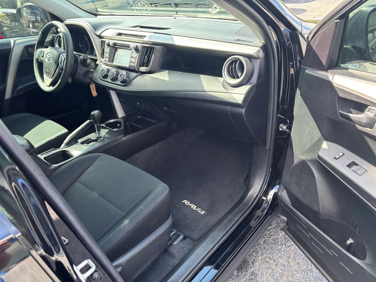 Toyota RAV4 LE FWD 2017