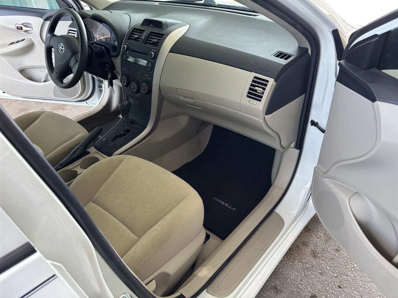 Toyota Corolla L 4-Speed AT 2013