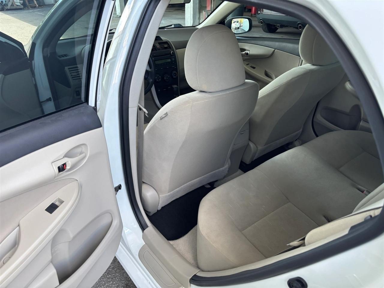 Toyota Corolla L 4-Speed AT 2013