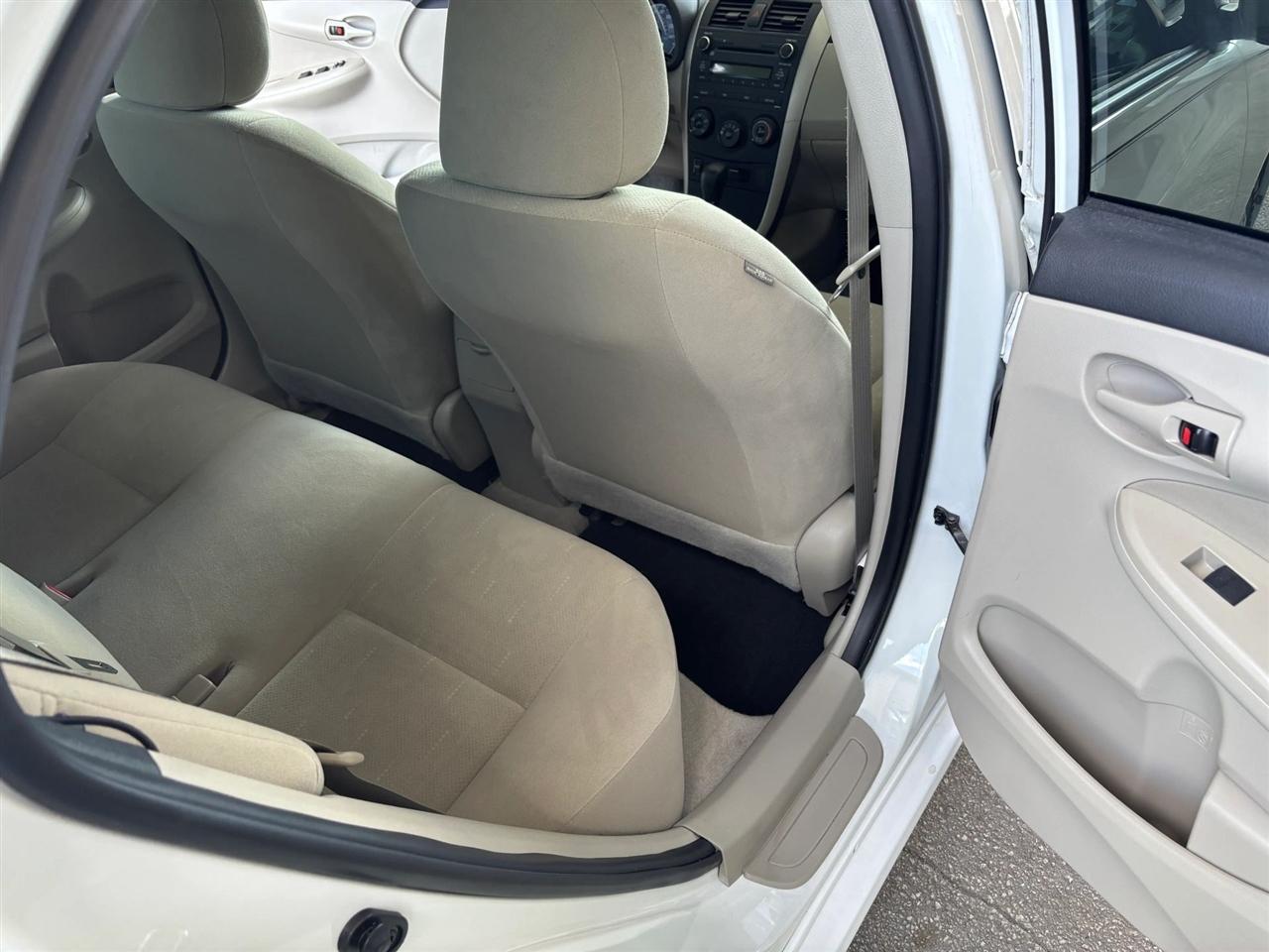 Toyota Corolla L 4-Speed AT 2013