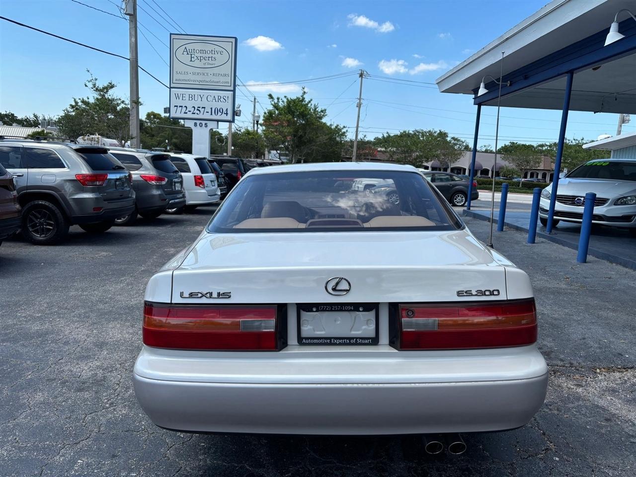 Lexus ES 300 Base 1996