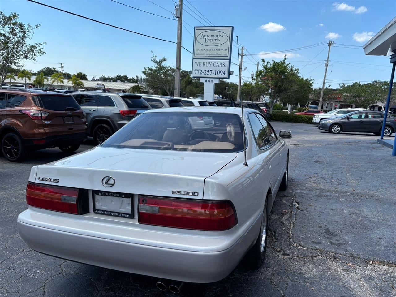 Lexus ES 300 Base 1996