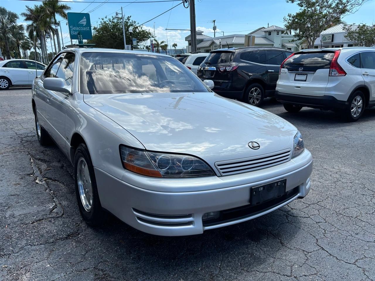Lexus ES 300 Base 1996
