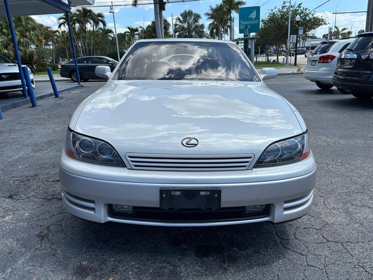 Lexus ES 300 Base 1996