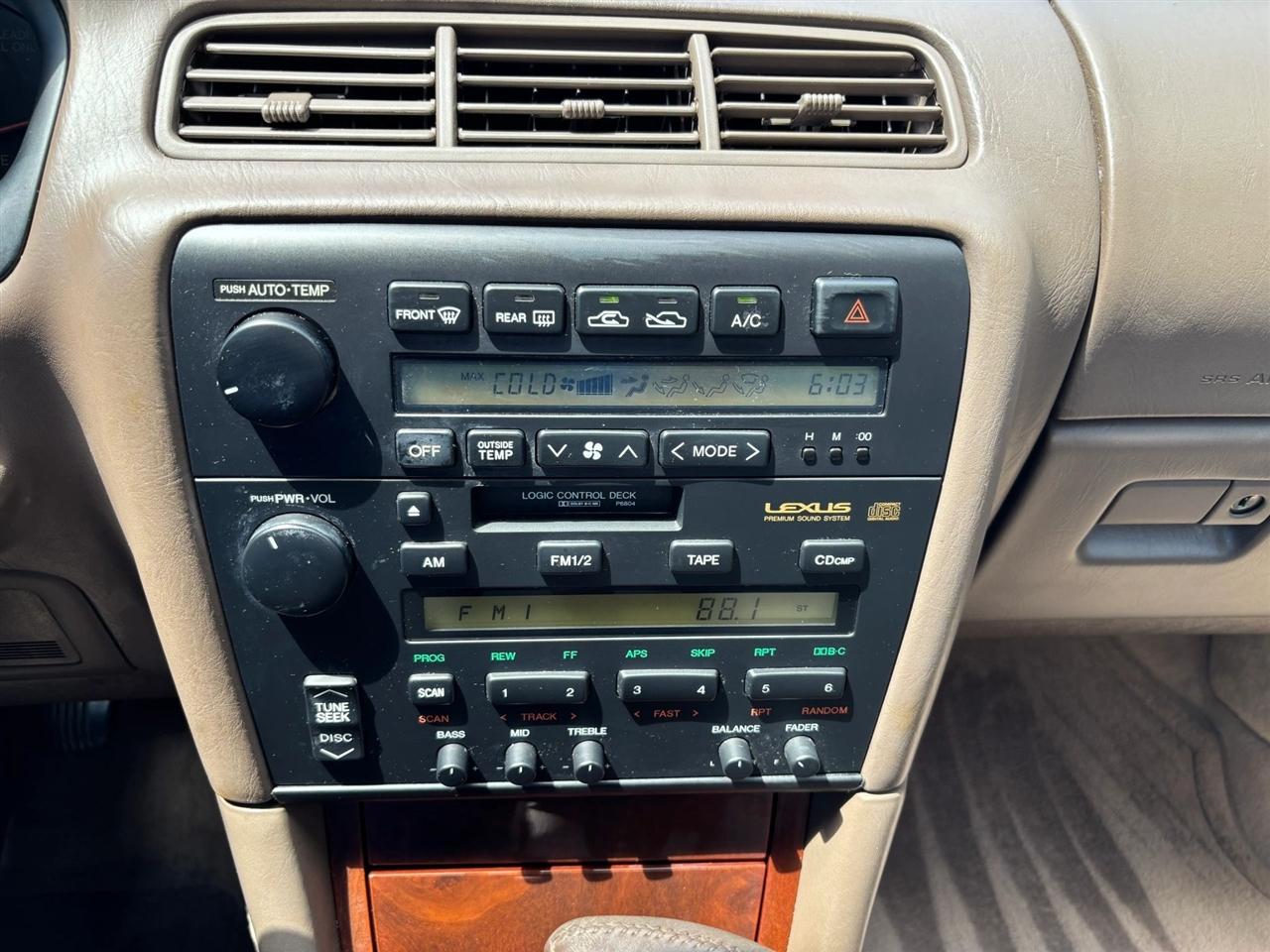 Lexus ES 300 Base 1996