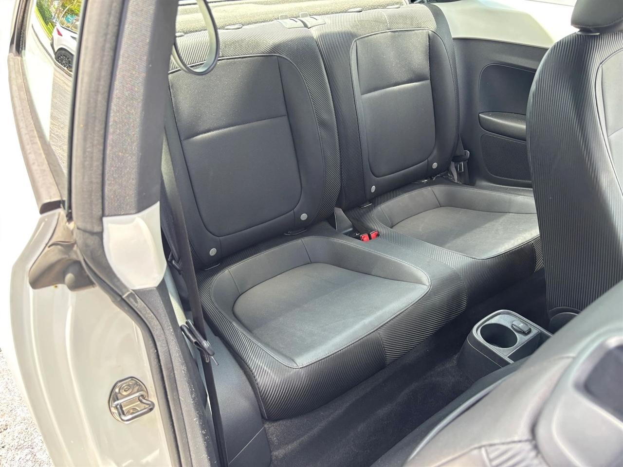 Volkswagen Beetle 2.5L w/Sunroof Sound & Nav 2012