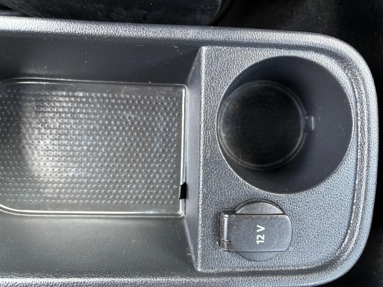 Volkswagen Beetle 2.5L w/Sunroof Sound & Nav 2012