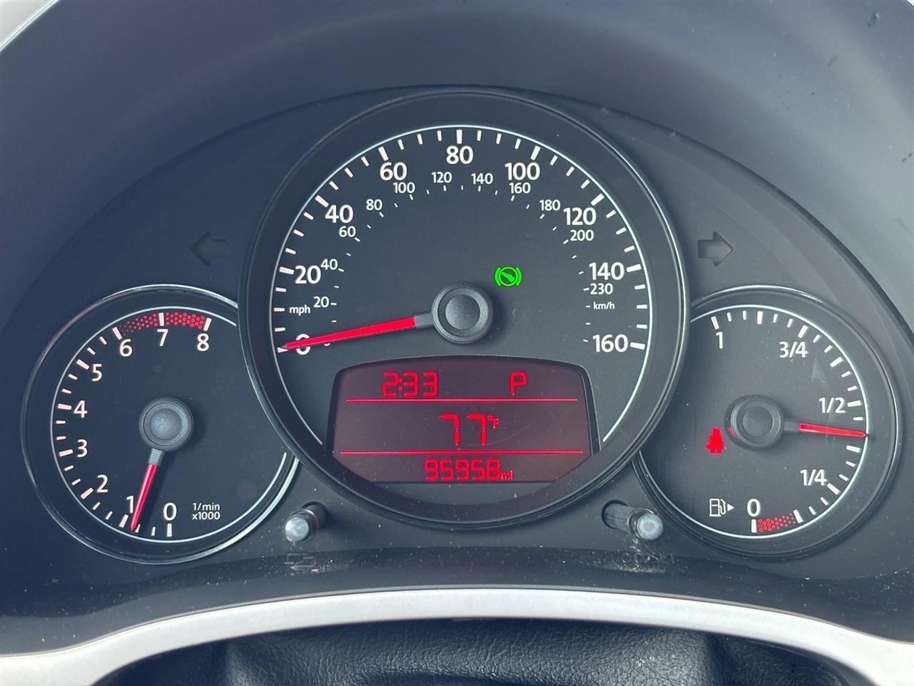 Volkswagen Beetle 2.5L w/Sunroof Sound & Nav 2012