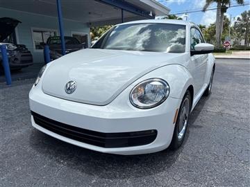 2012 Volkswagen Beetle 2.5L w/Sunroof Sound & Nav