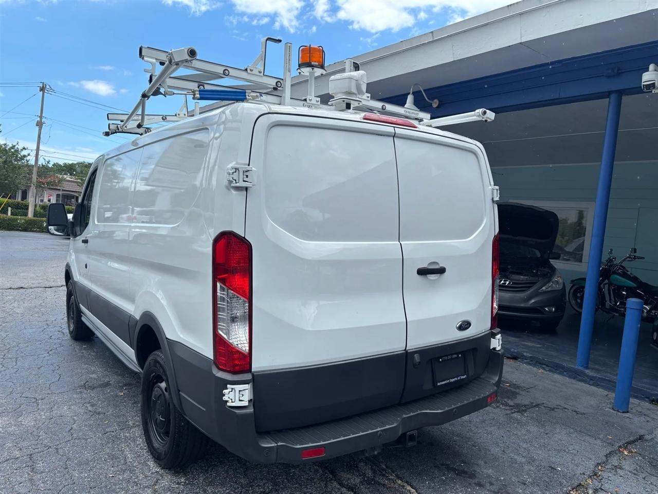 Ford Transit 250 Van Low Roof 60/40 Pass.130-in. WB 2015