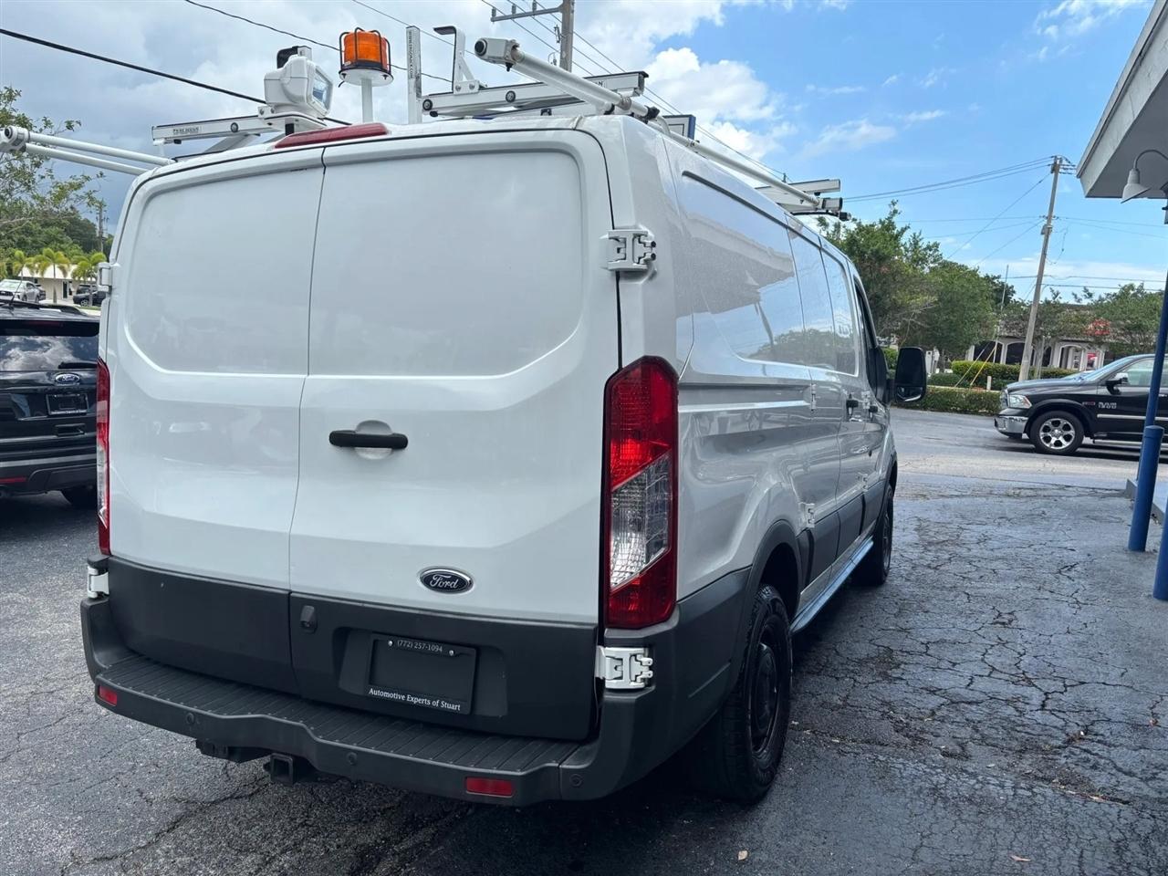 Ford Transit 250 Van Low Roof 60/40 Pass.130-in. WB 2015