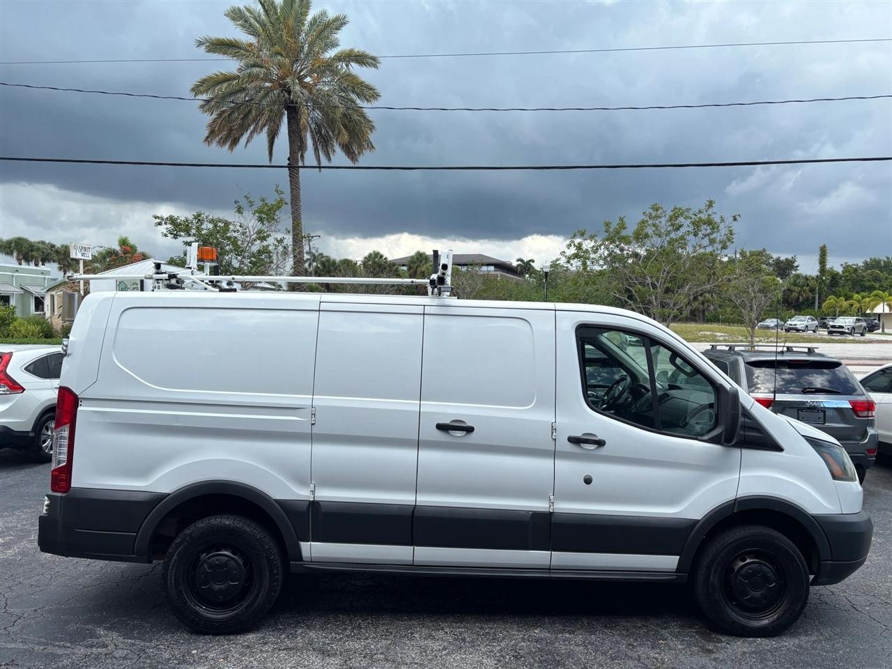 Ford Transit 250 Van Low Roof 60/40 Pass.130-in. WB 2015