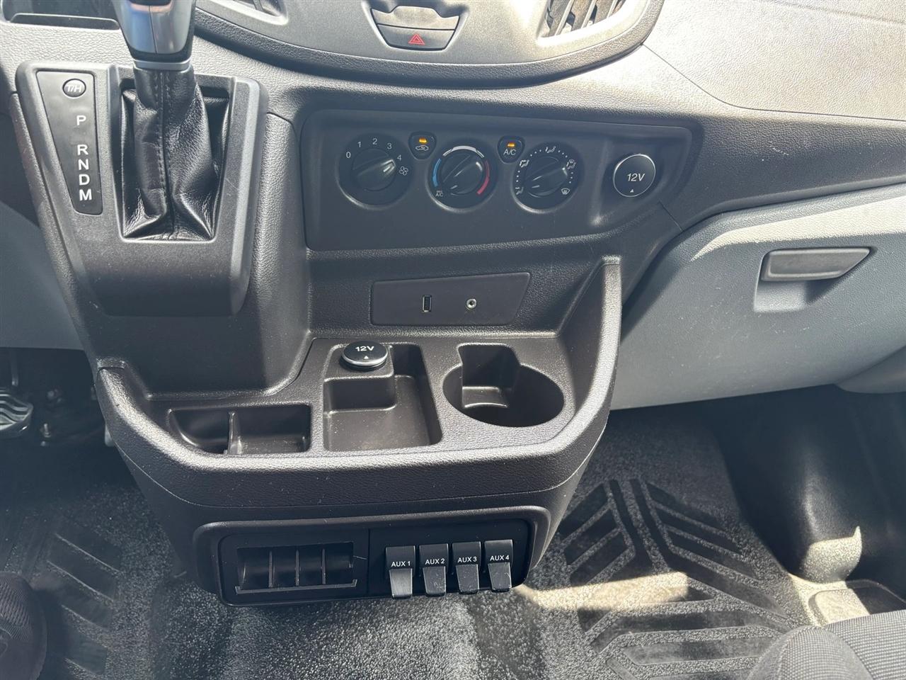Ford Transit 250 Van Low Roof 60/40 Pass.130-in. WB 2015