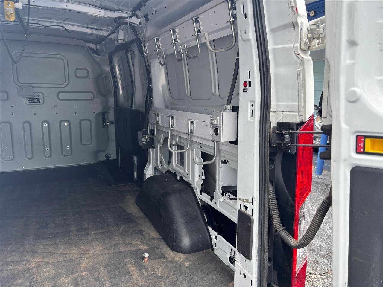 Ford Transit 250 Van Low Roof 60/40 Pass.130-in. WB 2015