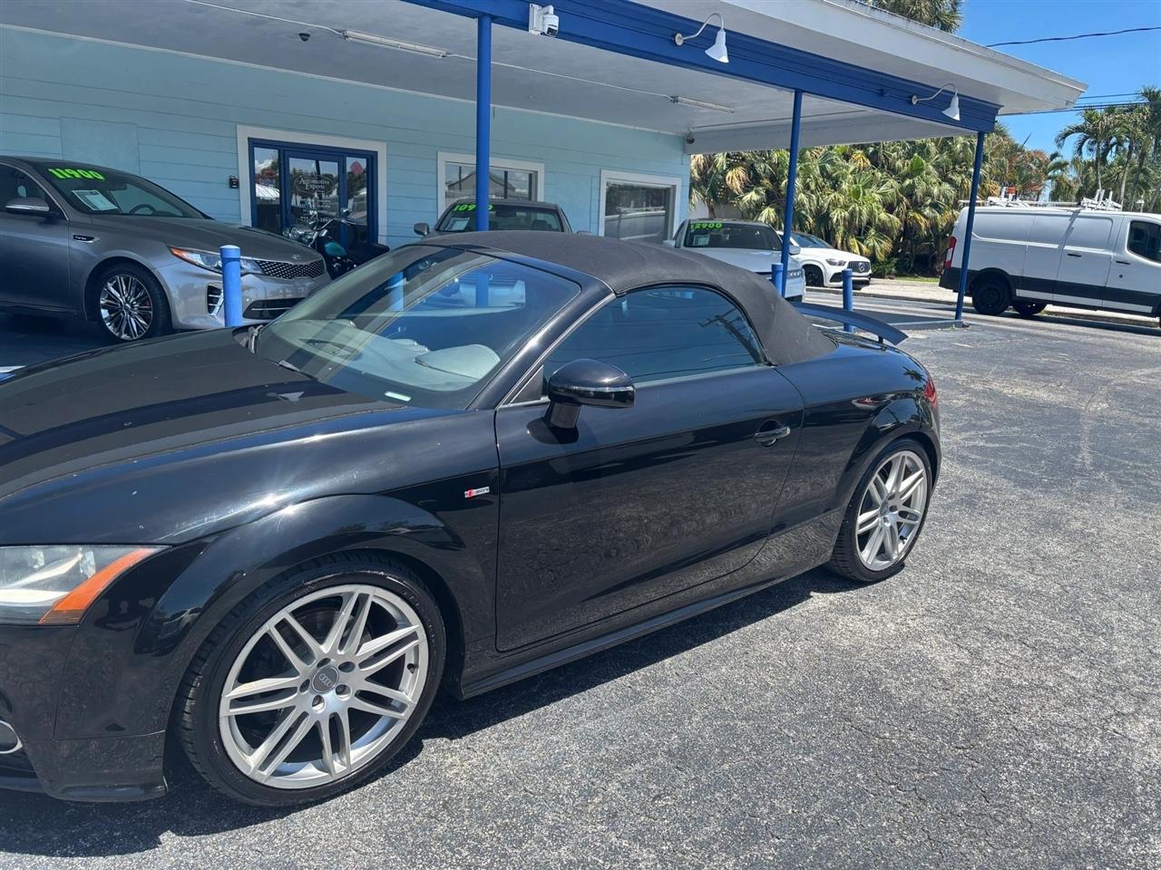 Audi TT 2.0T Roadster quattro S tronic 2011