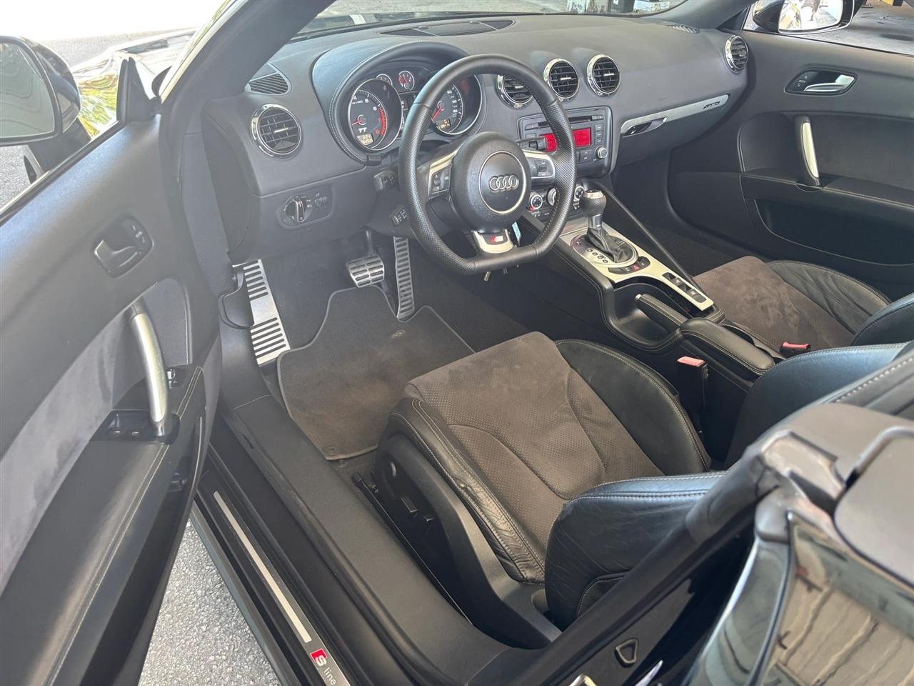 Audi TT 2.0T Roadster quattro S tronic 2011