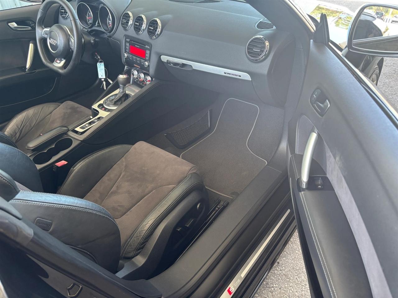 Audi TT 2.0T Roadster quattro S tronic 2011