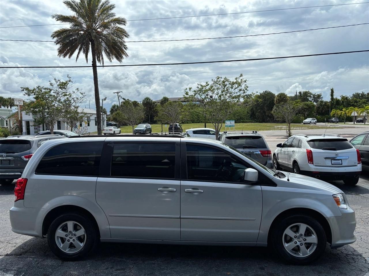 Dodge Grand Caravan SXT 2012