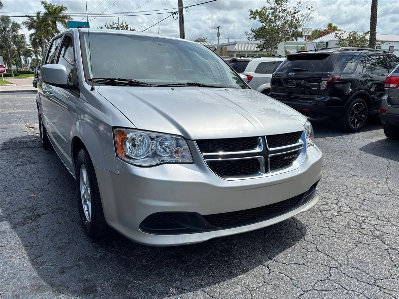 Dodge Grand Caravan SXT 2012