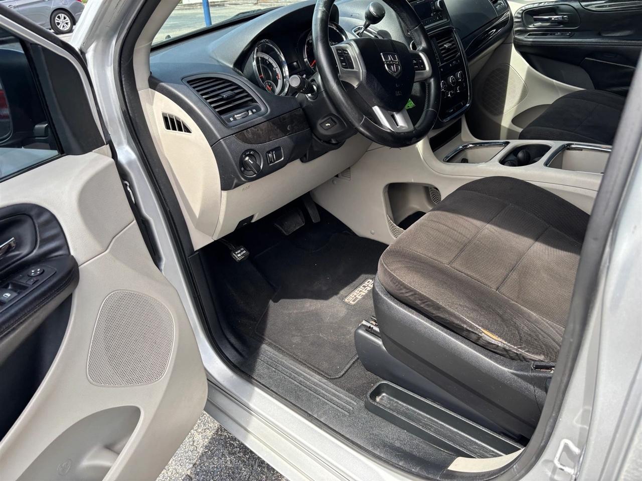 Dodge Grand Caravan SXT 2012