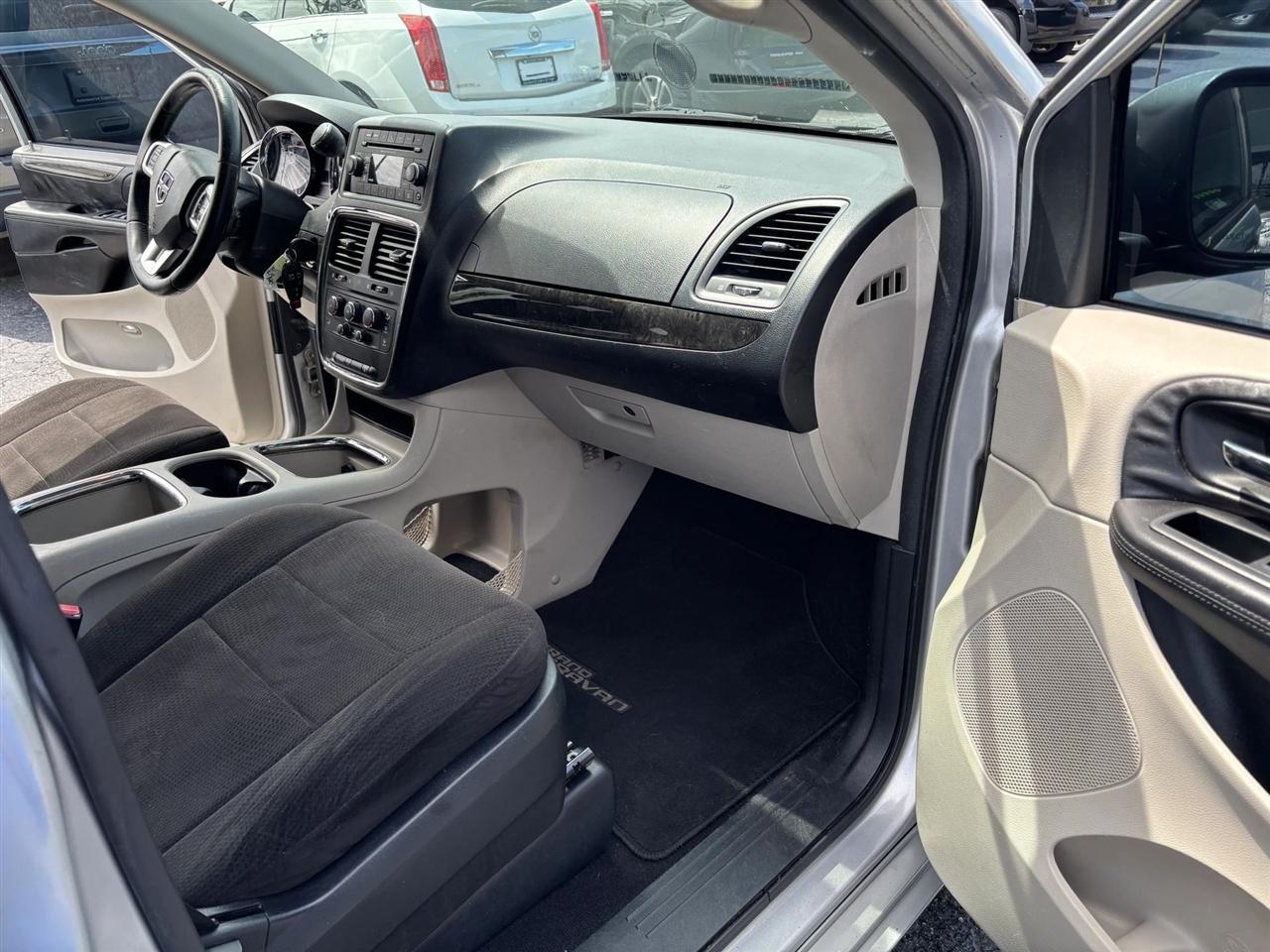 Dodge Grand Caravan SXT 2012