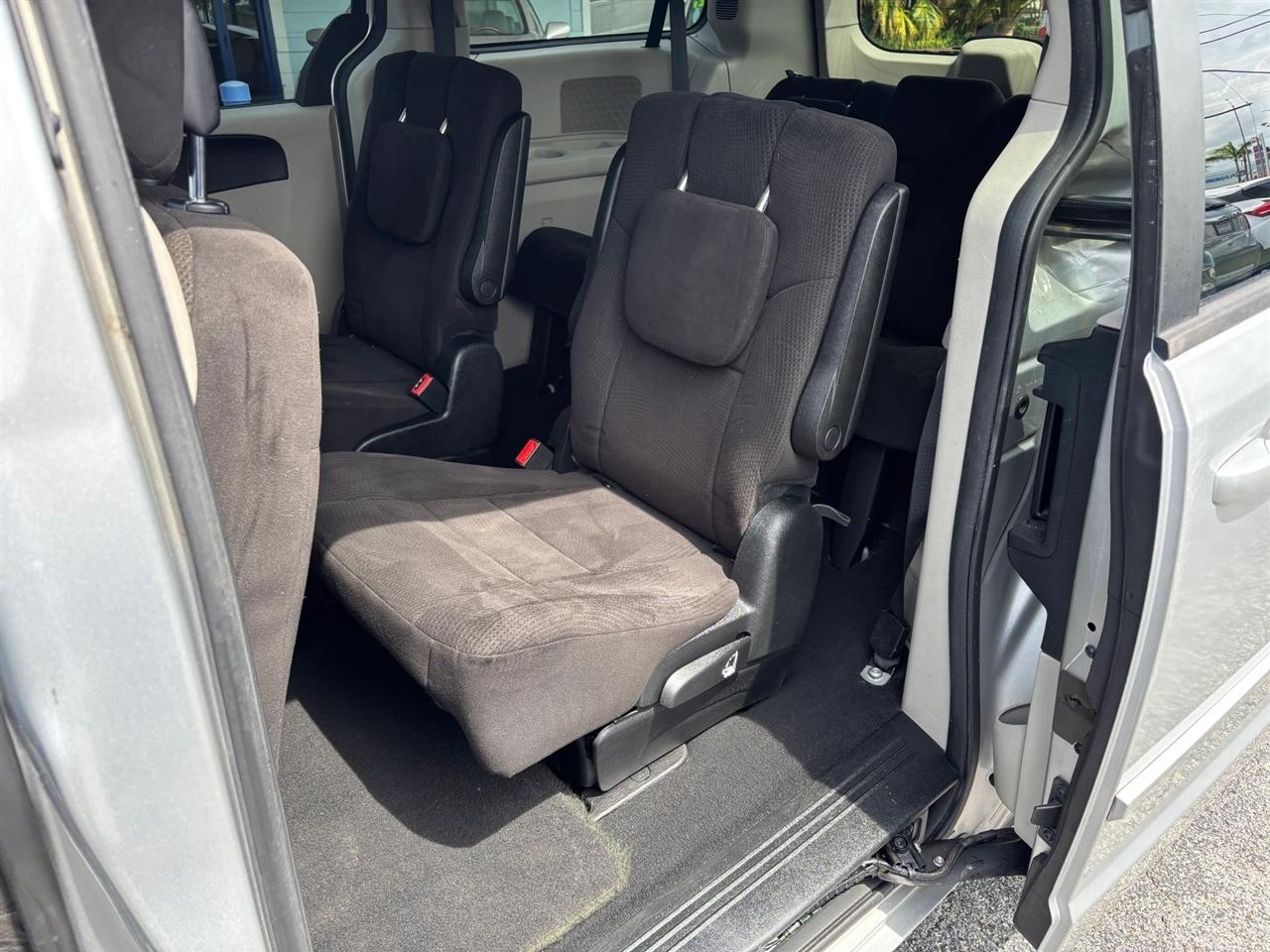 Dodge Grand Caravan SXT 2012