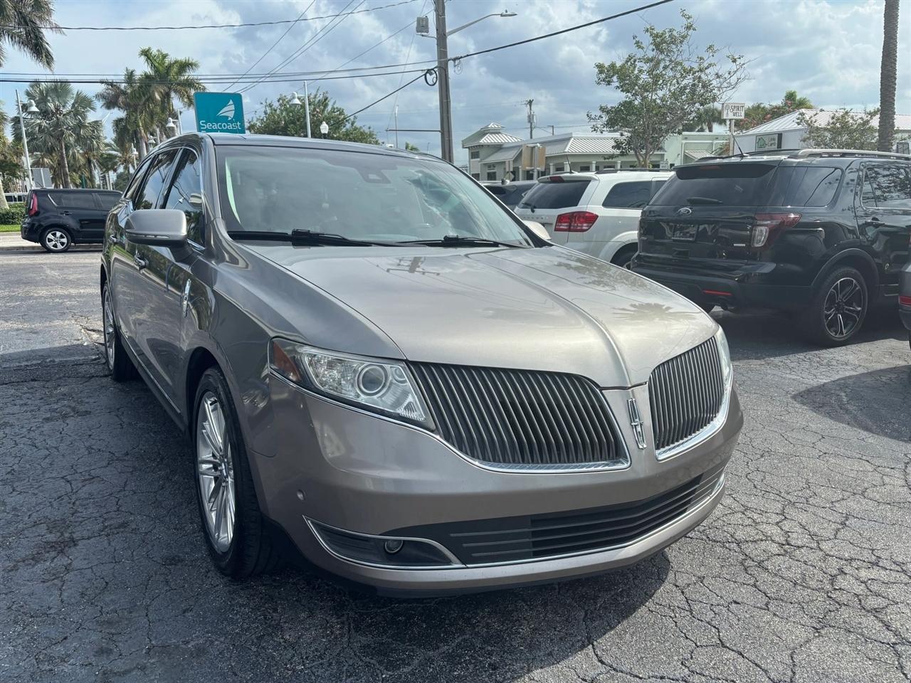 Lincoln MKT 3.5L with EcoBoost AWD 2015