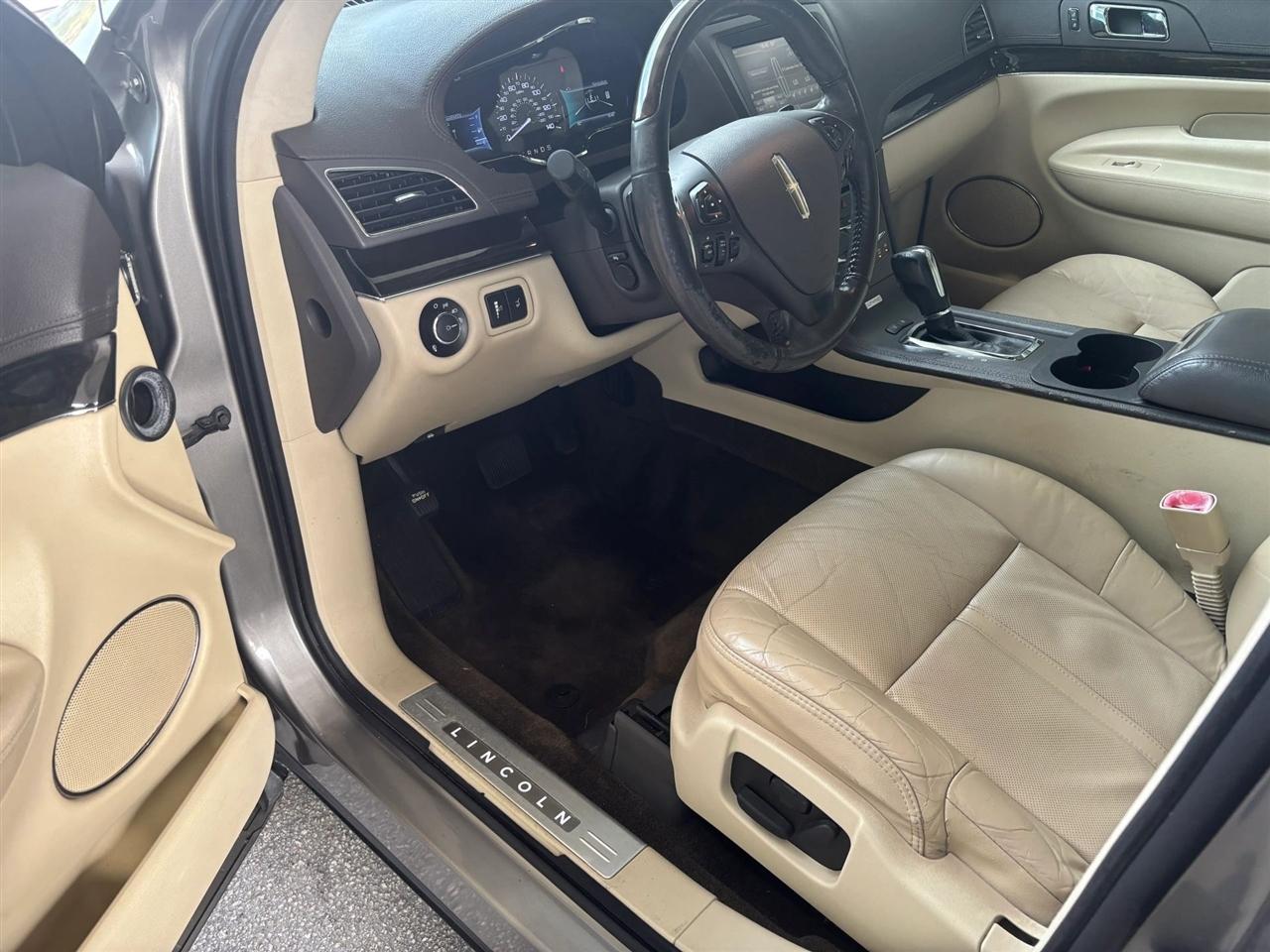 Lincoln MKT 3.5L with EcoBoost AWD 2015